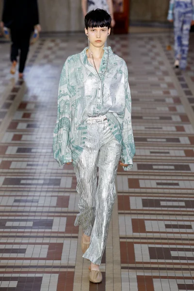 Look 38